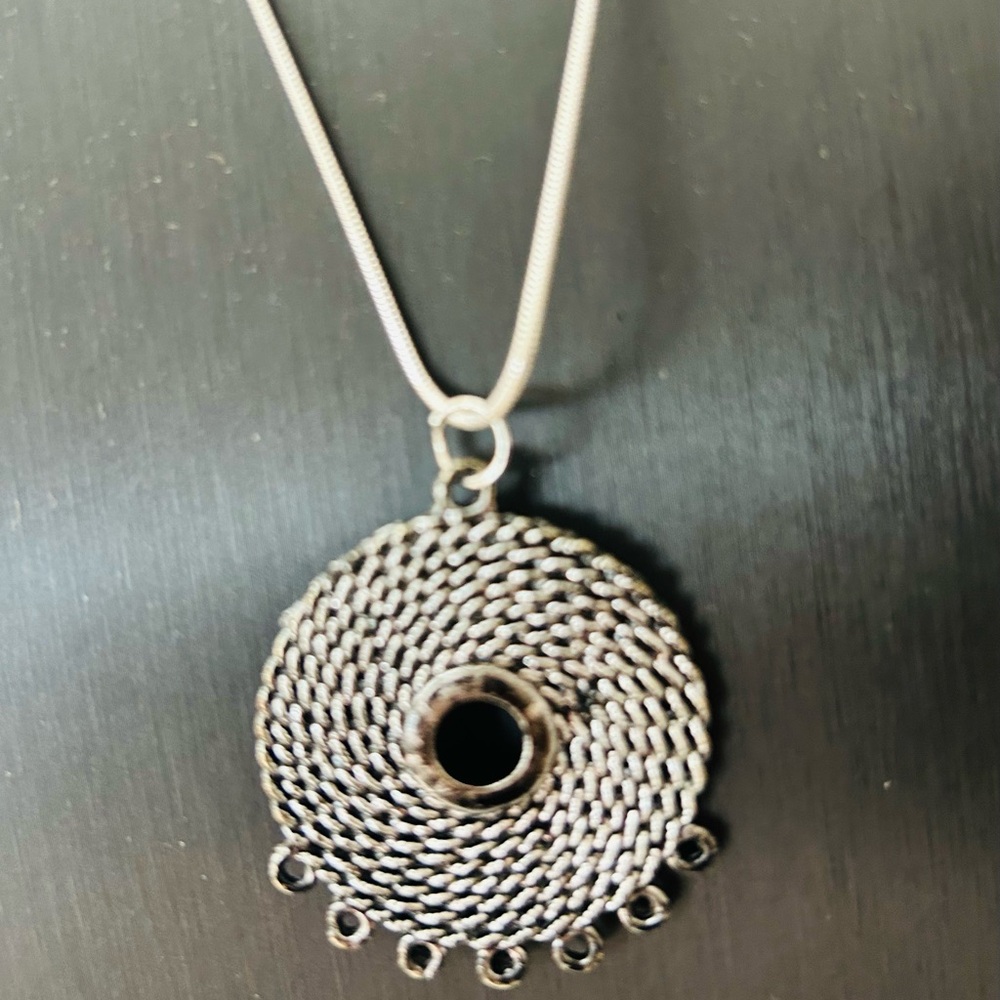 Vintage wire-wrapped Filigree Coiled metal Pendant Silverplated Fashion Necklace